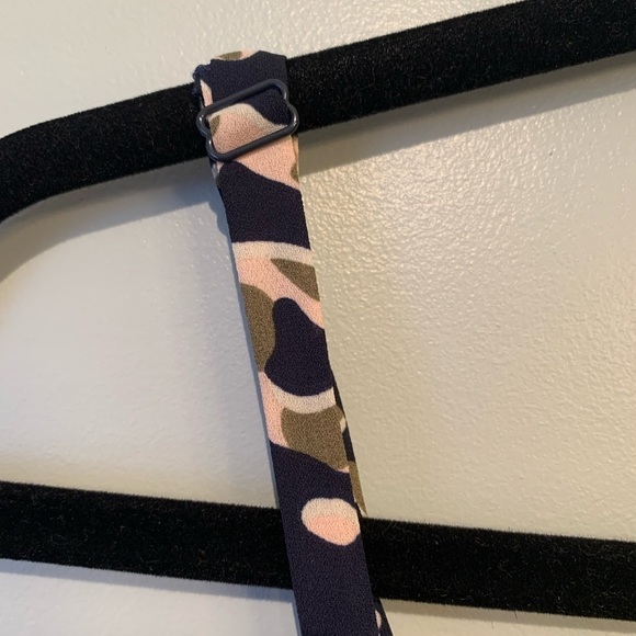 Rebel Wilson Womens High/low Tank Top Navy Camo - Picture 8 of 9